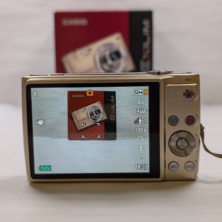 【WA2015KY】CASIO EXLIM EX-Z400 EXLIM 28mm WIDE OPTICAL 4x 4.9-19.6mm 1:2.6-5.8 コンパクトデジタルカメラ 箱・付属品有 動作確認済み