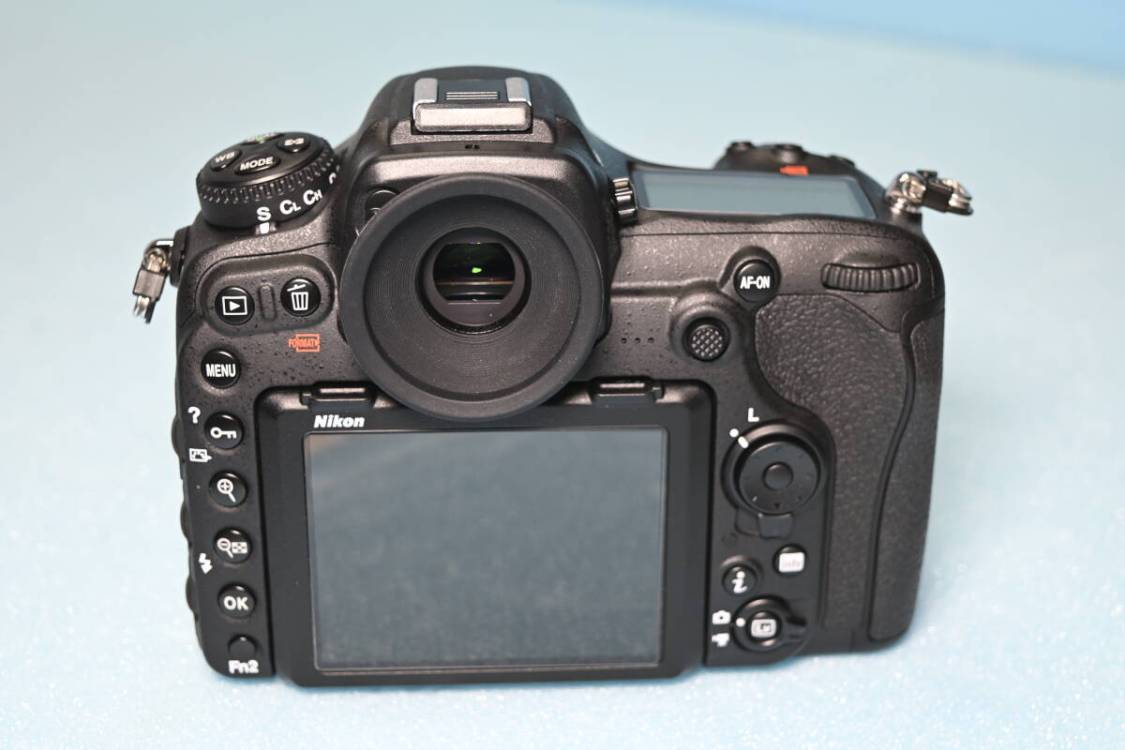 ★NIKON ニコン★　D500ボディ　ショット数6486回　完動品・極上美品