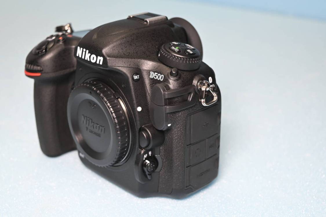 ★NIKON ニコン★　D500ボディ　ショット数6486回　完動品・極上美品