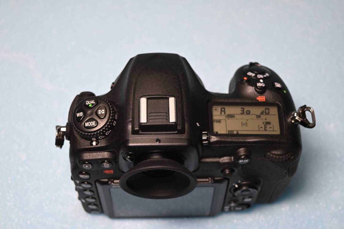 ★NIKON ニコン★　D500ボディ　ショット数6486回　完動品・極上美品