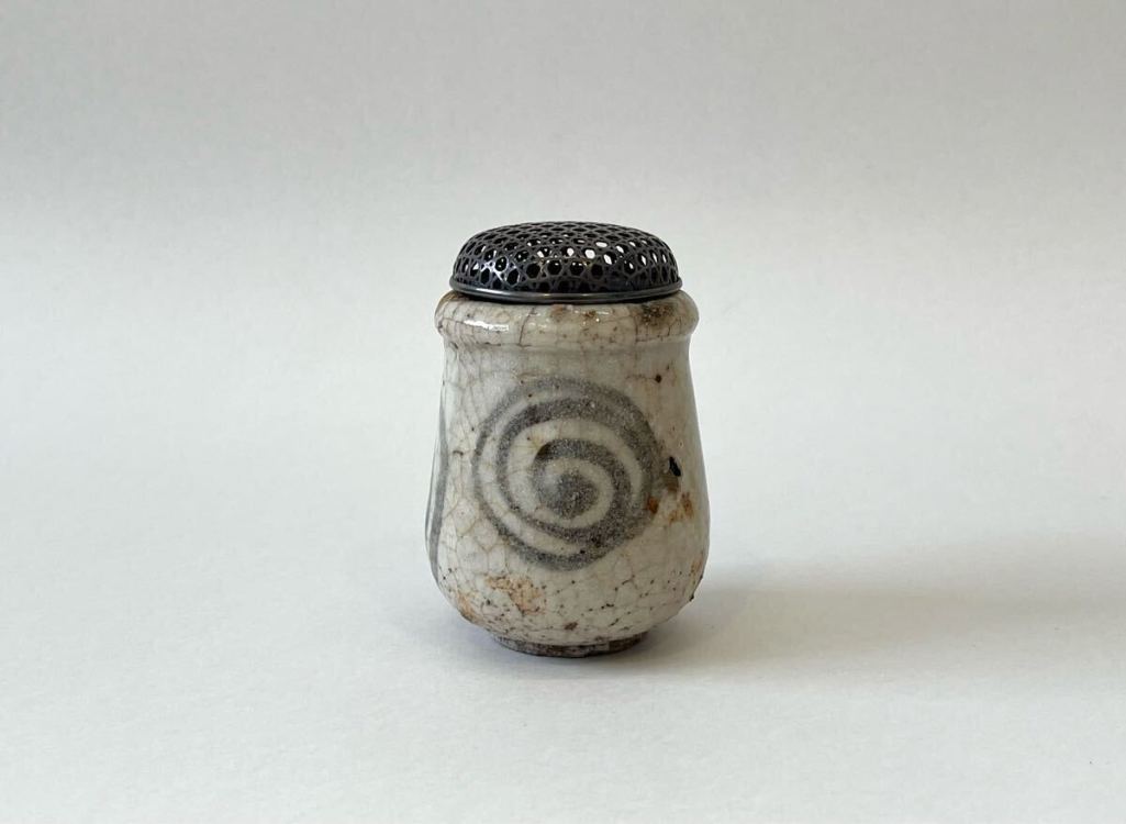 ① 志野 筒盃（香炉）桃山時代?