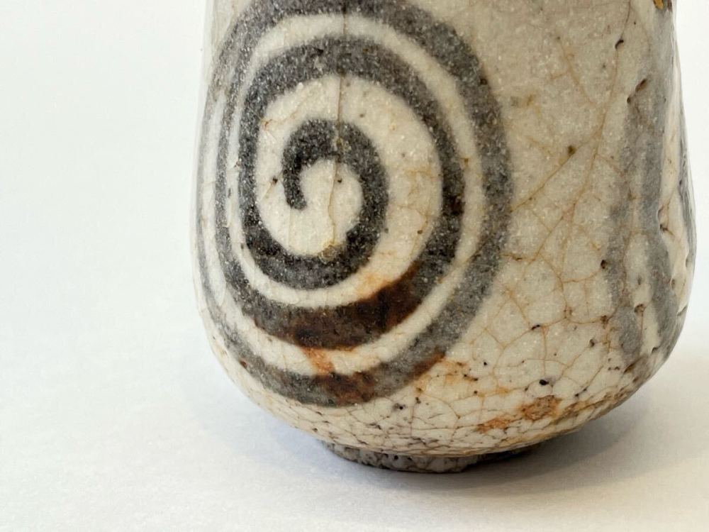 ① 志野 筒盃（香炉）桃山時代?