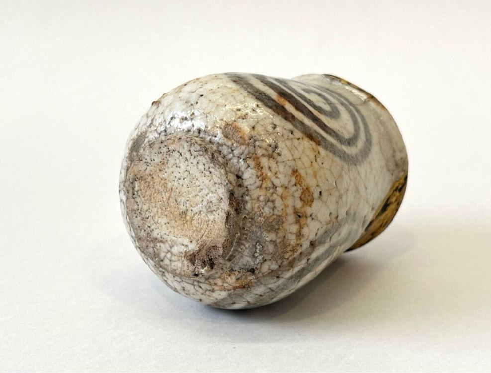 ① 志野 筒盃（香炉）桃山時代?