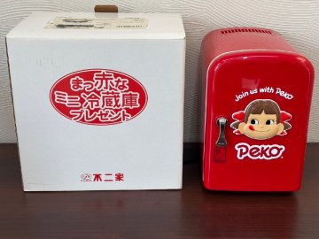 □★ 未使用 長期保管品 非売品 当時物 懸賞品 ペコちゃん まっ赤なミニ冷蔵庫 電気冷温庫 【KA60】