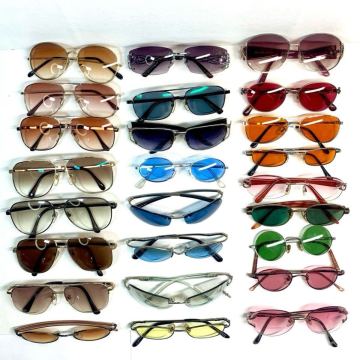 サングラス　ファッショングラスまとめ売り　メガネ　25点まとめて　中古品