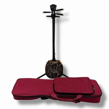 【え沖】琉球三線 三味線 人工皮 全長78cm ソフトケース付き 本体 沖縄 和楽器 弦楽器 伝統楽器 現状品 沖487 MD330MRR19