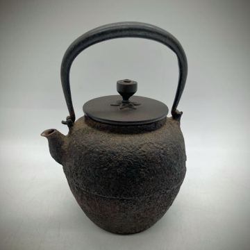 希少 小鉄瓶 龍文堂 安之助 造 花押 鉄瓶 鉄器 名工 名人 銅蓋 在印 アンティーク 金属工芸 古作 湯沸 古美術 古民具 骨董 時代物