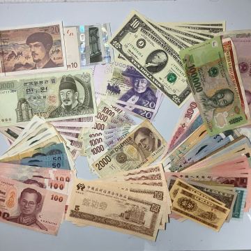 ば-675 外国紙幣 旧紙幣 紙幣 約650元 約28アメリカドル 約990バーツ 162,000ドン 約20,000ウォン 40フラン 約40クローネ 約9000リラ 