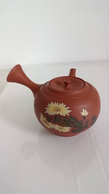 常滑焼 吉川雪堂　印あり　 壺堂刀 刻印あり　秋菊模様 急須 茶注 高さ約9ｃｍ、胴回り約32ｃｍ、口直径約5ｃｍ、