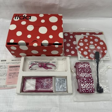 L413-I65-764 【美品】 au by KDDI iida 草間彌生 コラボレーション Art Editions YAYOI KUSAMA 携帯電話 ガラケー 付属品あり IE