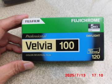 FUJI　FILM　VELVIA　１００　１箱５本入り　未使用　保管品　