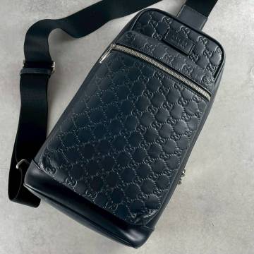日本限定モデル 入手困難/極美品 GUCCI グッチ ボディバッグ ショルダーバッグ シマレザー GG柄 本革 ネイビー メンズ 斜め掛け