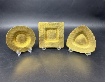 [ZEROnet] 有次 ありつぐ 小皿 真鍮製 〇 □ △ 丸 四角 三角 食器 総重量約345ｇ 約9㎝ 金 3枚セット まとめて 箱入り 美品 ●A77-22
