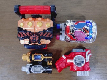 バンダイ 仮面ライダービルド ハザードトリガー DXラビットタンクスパークリング DXフルフルラビットタンクボトル ヒーローごっこ ジャンク