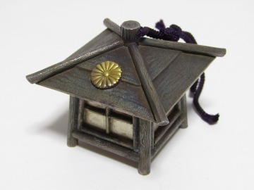 純銀 ボンボニエール 菊御紋入 釣灯籠形 皇室 御下賜品 菊御紋 gh20-4662[AIM]