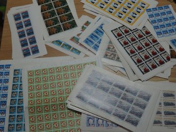 ● 切手　未使用　　シート　額面117850円分　50円 20円他　ほぼシートとバラ　まとめて　記念切手　日本切手　★送料無料！