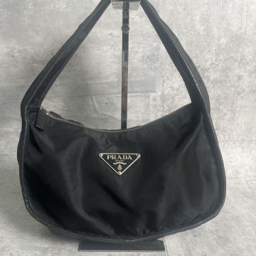 【美品】PRADA プラダ ハーフムーン 三日月 ショルダーバッグ ワンショルダー 肩掛け 三角口ゴプレート ナイロン レザー ブラック 黒