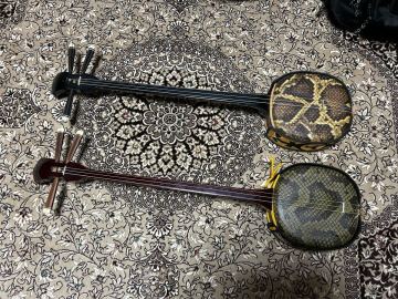 美品・本体・２本セット・沖縄三線。 琉球 ・ ヘビ柄・ 全長約79㎝/・弦楽器 ・和楽器・・激安・三線。