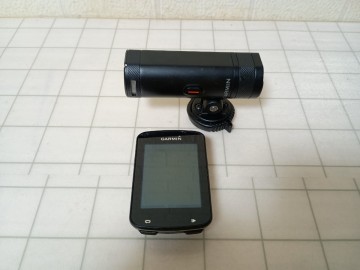 900■Garmin ガーミン edge 820 サイクルコンピューター　VARIA UT800 スマートヘッドライト　通電確認済　ジャンク現状品