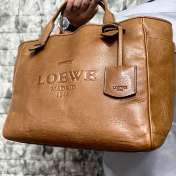 希少/A4収納◎ ロエベ LOEWE ヘリテージ メンズ ビジネス レザー 本革 トートバッグ 肩掛け クロシェット ロゴ型押し ライトブラウン