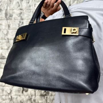 美品/A4収納◎ Salvatore Ferragamo フェラガモ ガンチーニ メンズ ビジネス レザー 本革 トートバッグ 肩掛け ブラック 黒 ビジネスバッグ