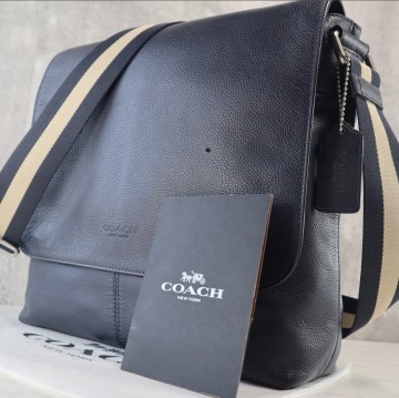 極美品 コーチ COACH メンズ メッセンジャーバッグ 斜め掛け ヘリテージ クロスボディ サコッシュ シボ革 レザー 紺 ストライプ ビジネス