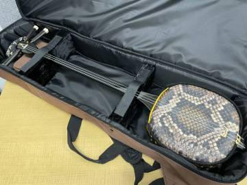 美品★沖縄★三線 ヘビ革プリント☆ソフトケース付き★ヘビへび★沖縄楽器★S2024