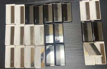 ガラケー　ジャンク　docomo P-01F 25台　内6台外部破損あり　初期化済　通電確認済　現状渡し　Panasonic製ホワイト14台　ブラック11台
