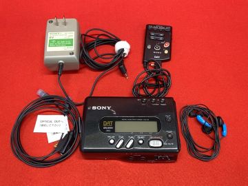 【M578】高級ウォークマン SONY ソニー TCD-D8 ダット DAT WALKMAN リモートコマンダー/RMT-D7/ケーブルPOC-DA12/アダプター 動作確認済み