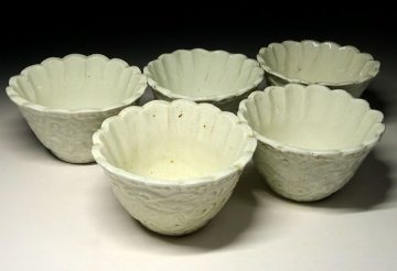 緑屋c■ 時代物　古伊万里　白磁　陽刻 小鉢 向付　５点　龍紋 古陶磁　i9/7-6177/4-3#60