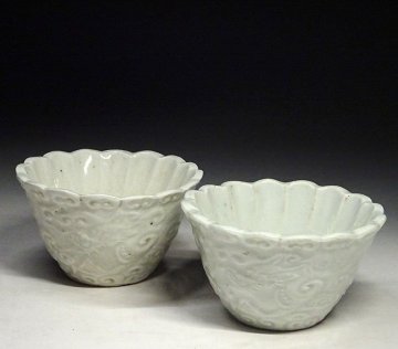 緑屋h■ 時代物　古伊万里　白磁　陽刻 小鉢 向付　2点　龍紋 古陶磁　i9/7-6137/29-4#60