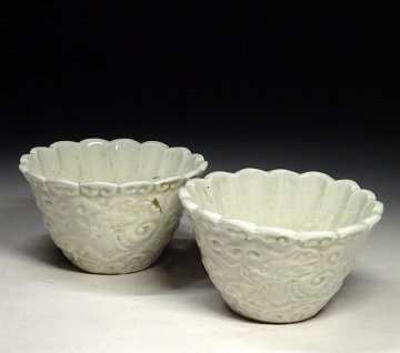 緑屋h■ 時代物　古伊万里　白磁　陽刻 小鉢 向付　2点　龍紋 古陶磁　i9/7-6157/29-5#60