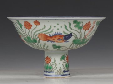 【安】明時代 宣徳年製 青花五彩魚藻蓮池紋高足杯 共箱 唐瓷 染付 古陶瓷 中国古美術 古董品 224
