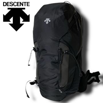 新品 DESCENTE デサント 定2.9万 エアロストリームバッグパック 防水 軽量高耐久 収納力◎ 背面メッシュ リュック バッグ デイパック B8114