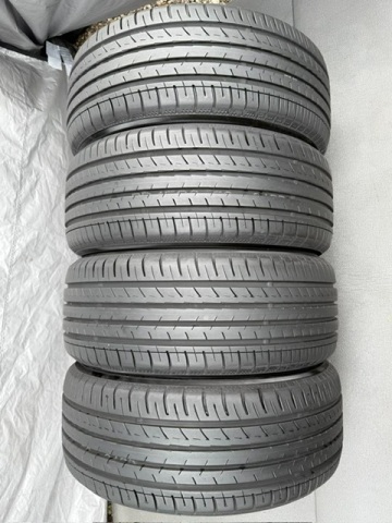 中古タイヤ4本セット 225/45/17 YOKOHAMA BLuEarth ほぼ新品のタイヤ 2023年製 225/45/17 YOKOHAMA BLuEarth ほぼ新品のタイヤ 2023年製