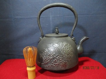 日本製　純砂鉄製　牡丹紋　砂鉄銘　鉄瓶 茶道具 煎茶道具 　未使用