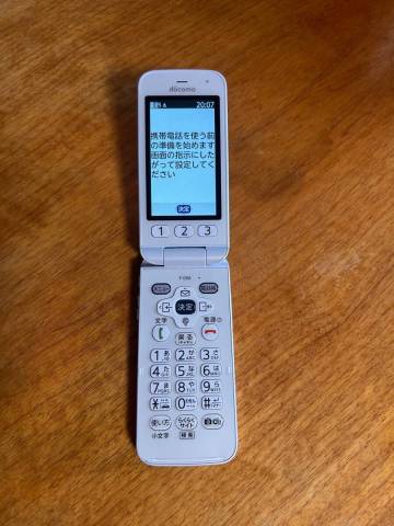 docomo ドコモ らくらくホン F-01M　ホワイト　良品