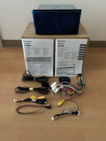 中古美品 2024年製 パイオニア AV一体型メモリーナビ AVIC-RW721 楽ナビ カロッツェリア カーナビ