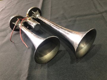 ★動作確認済み! 音OK UNIVERSAL YANKEE HORN ユニバーサル ヤンキーホーン ラッパホーン ホーン 自動車部品 札幌発