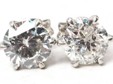 【7421A】Pt900 天然ダイヤモンド 計 1.27ct/0.64ct/0.63ct/2.0g ピアス