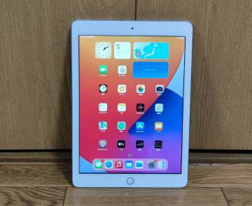中古品 Apple iPad 第5世代 Wi-Fiモデル 32GB MP2G2J/A シルバー