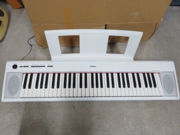 KU2971　YAMAHA　DIGITAL KEYBOARD 　NP-12WH　piaggero/ピアジェ―ロ　15年製