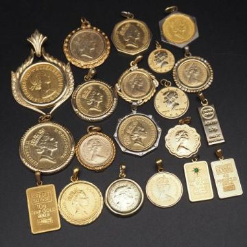 (CMP0701) 1円 コイントップ アクセサリー 大量セット メダル エリザベス デザイン ゴールドカラー ペンダント チャーム ヘッド まとめて