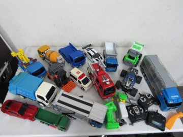 ○ラジコン 車の玩具 トミカ 他 まとめ