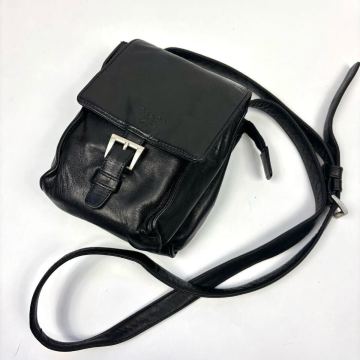 1円〜 PRADA プラダ ミニ ショルダーバッグ ポシェット サコッシュ レザー ロゴ型押し フラップ 希少 ヴィンテージ 黒 ブラック