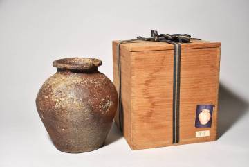 「栗八」常滑中壺（鎌倉～室町時代）