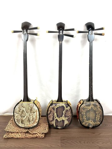 【え沖】琉球三線 まとめ 3本セット 人工皮 破れあり 全長約79cm 沖縄 三線 和楽器 弦楽器 現状品 沖667 MD450MSS77
