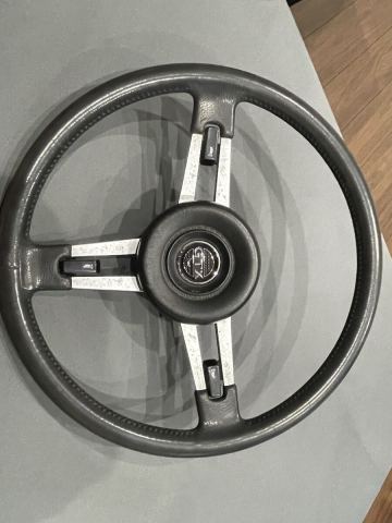 旧車　激レア品？　ブルーバード？　ステアリング　送料無料　