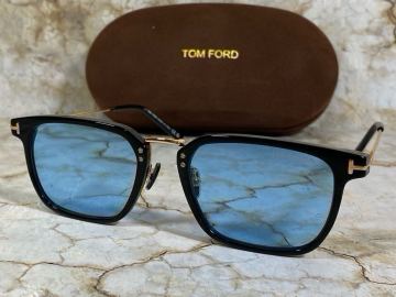 Tom Ford サングラス　TF1042D 01A アジアンフィット　専用ケース付