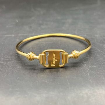  横田　7月　NO.412　Ferragamo　フェラガモ　バングル　ゴールド　プレート　アクセサリー　ブランド　ファッション　小物